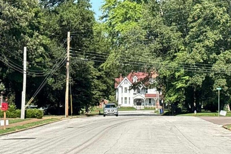 Locust St, Dresden, TN 38225