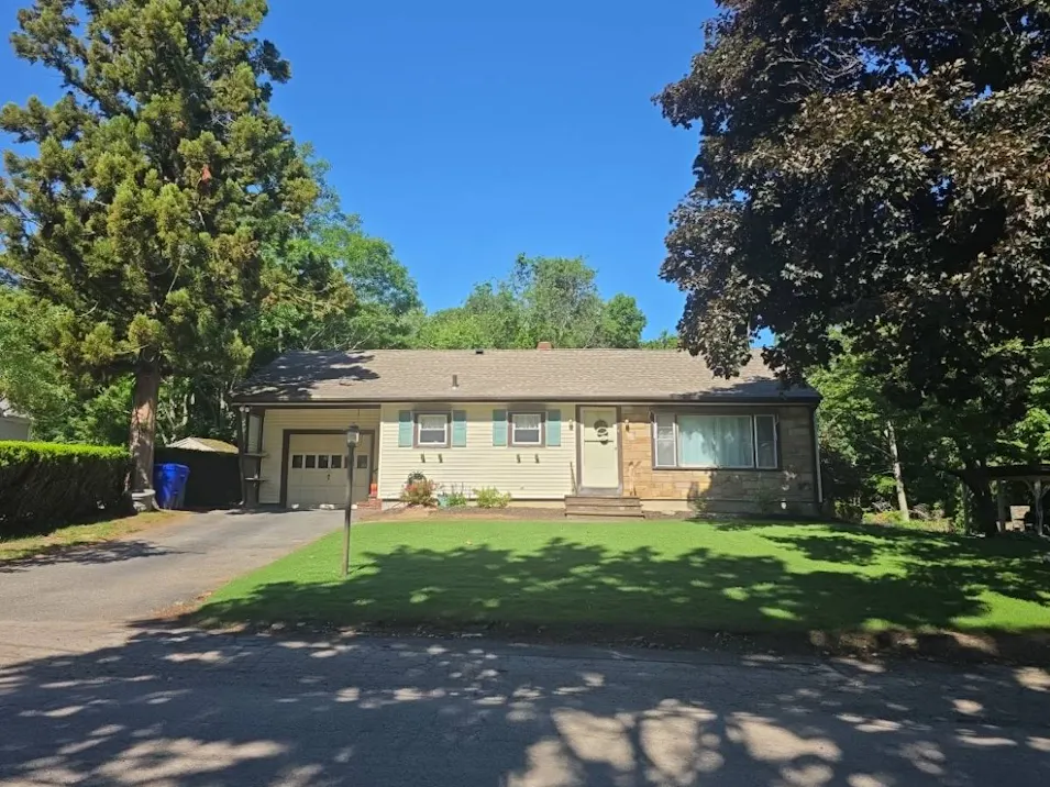 4 Gubala Ter Taunton, MA 02780, Bristol County