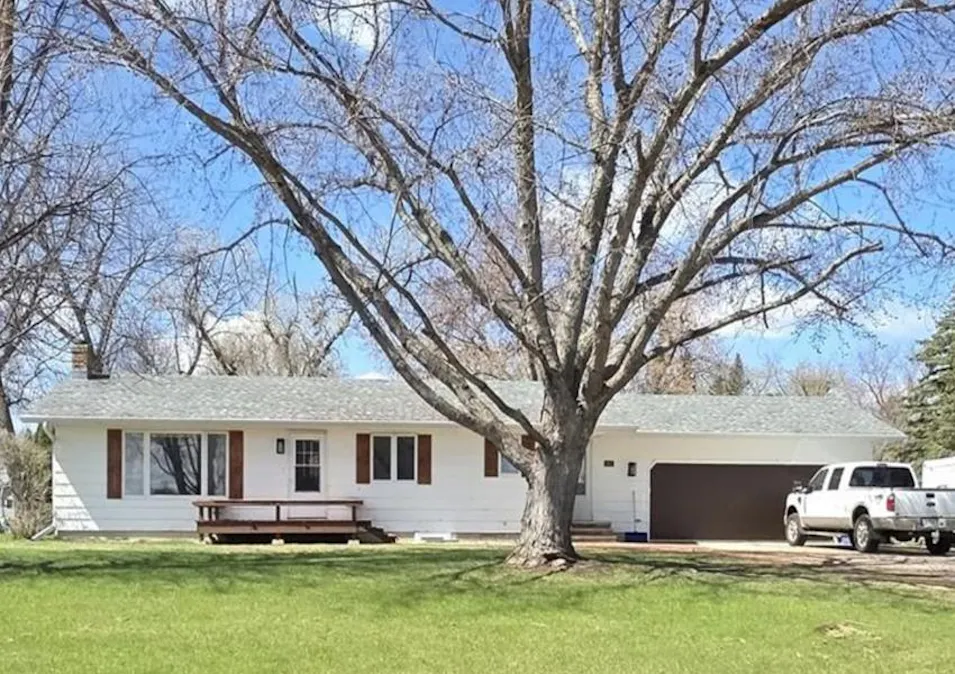 91 Elizabeth St Hawley, MN 56549, Clay County