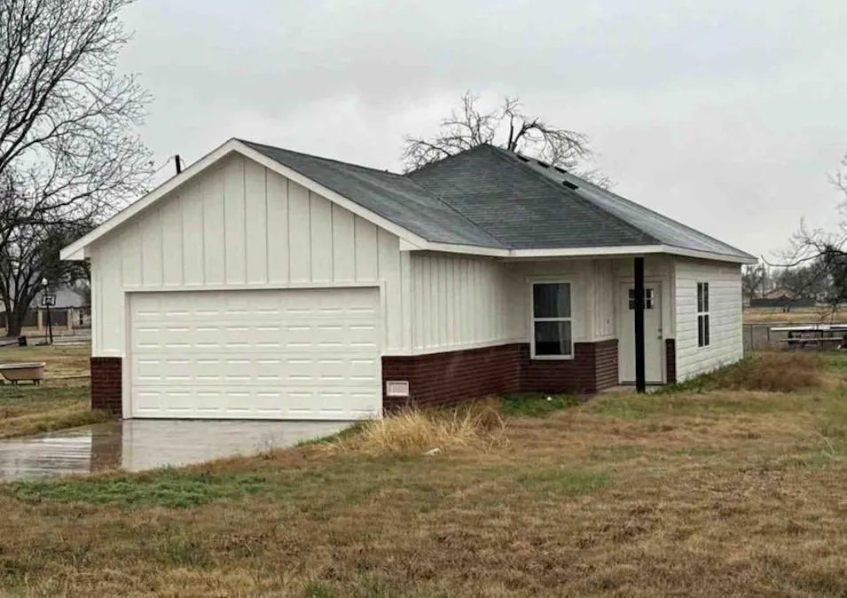404 Files St Itasca, TX 76055, Hill County