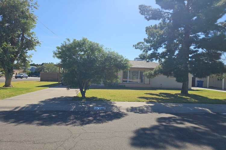 939 E Berridge Ln Phoenix, AZ 85014, Maricopa County