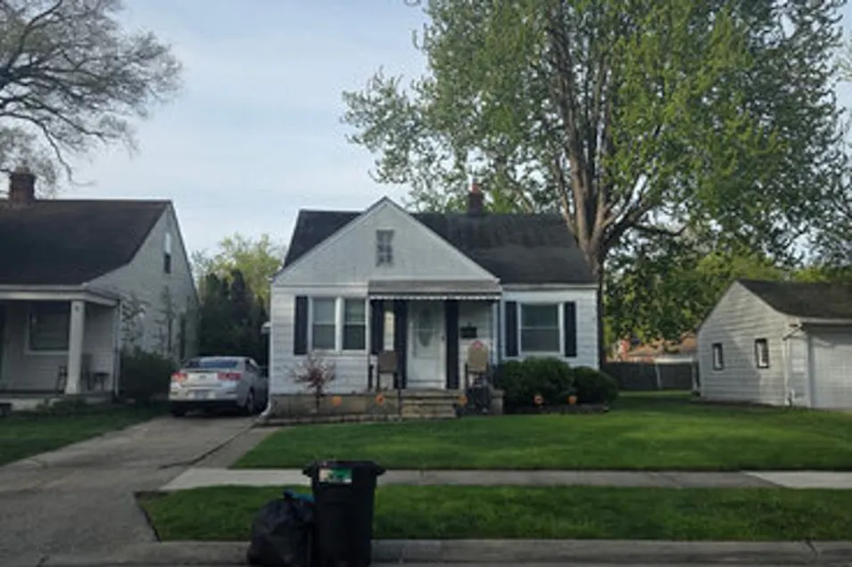 20492 Washtenaw St Harper Woods, MI 48225, Wayne County
