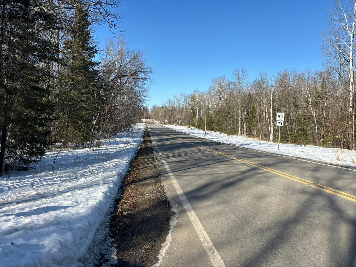 Columbus Ave, Cohasset, MN 55721