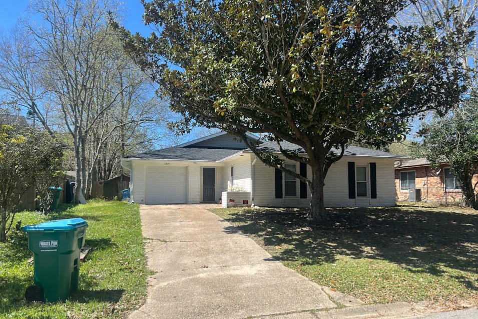 1309 Parktown Dr Ocean Springs, MS 39564, Jackson County