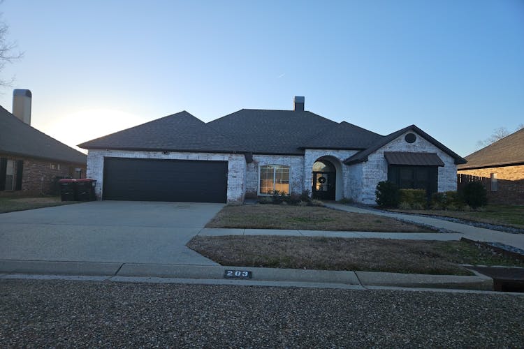 203 Habersham Dr Youngsville, LA 70592, Lafayette County
