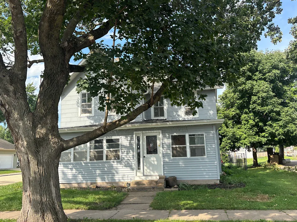 201 Broadway St Springville, IA 52336, Linn County