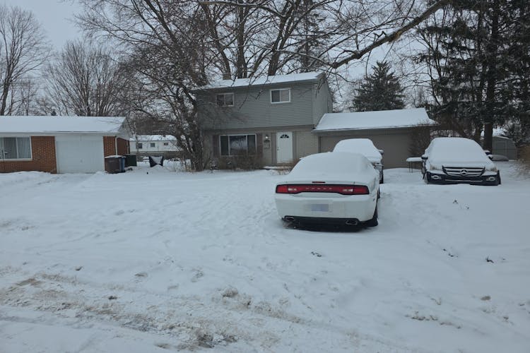 1027 MacArthur Dr Ypsilanti, MI 48198, Washtenaw County