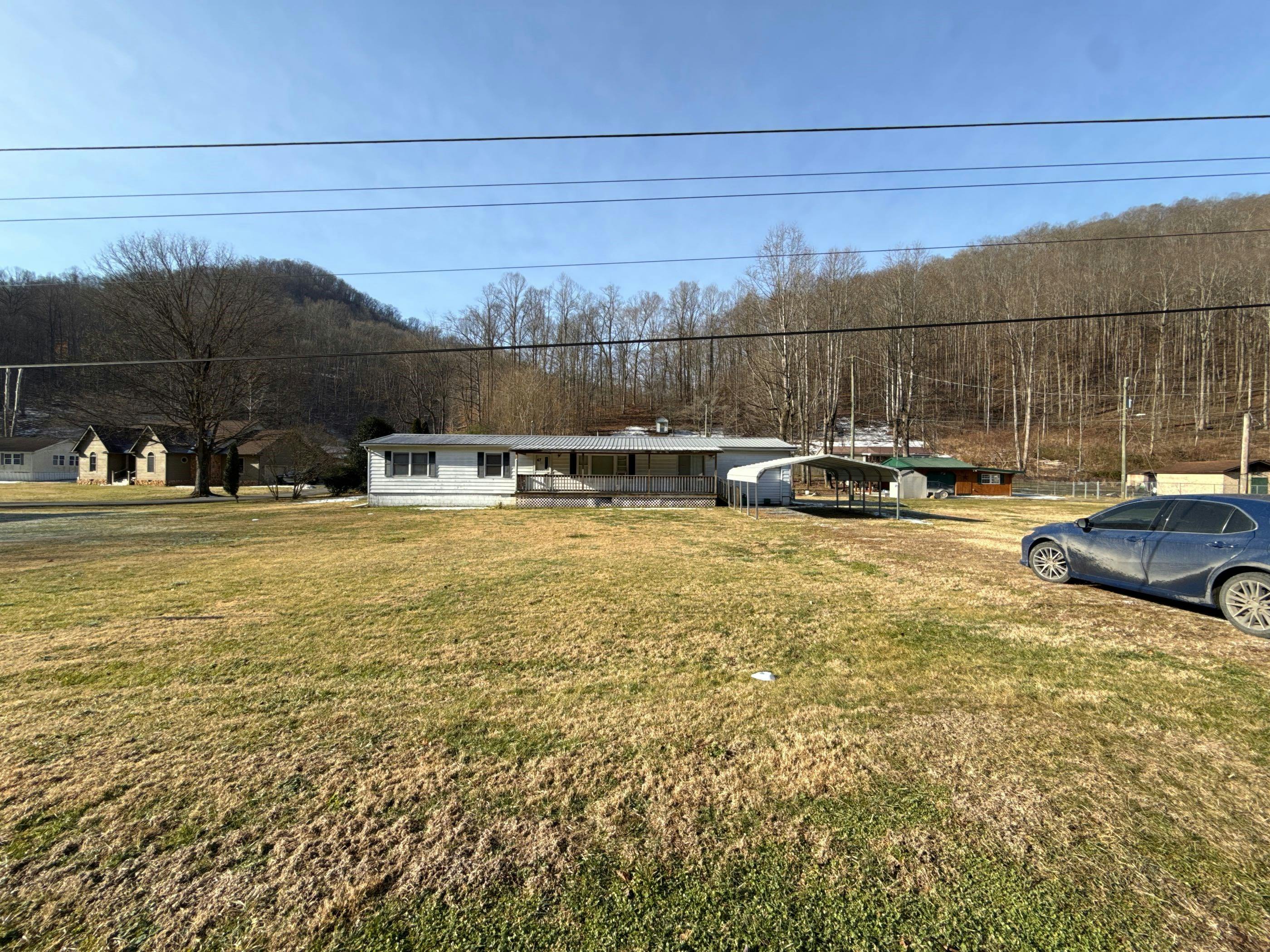 Elizabeth St, Madison, WV 25130