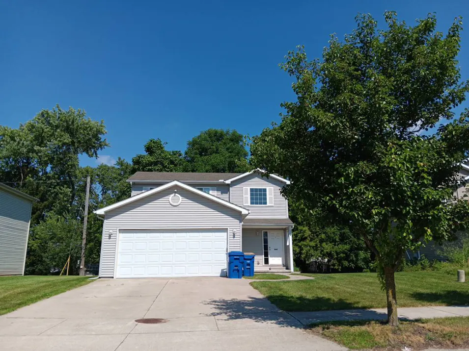 30 Fountain Park Dr Waterford, MI 48327, Oakland County