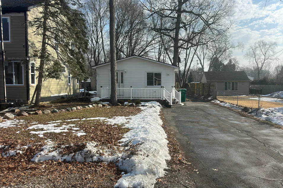 2342 Hartford Ave Waterford, MI 48327, Oakland County