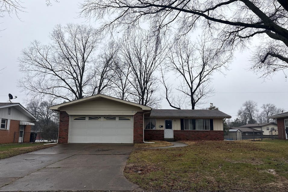 20 Blackburn Dr Belleville, IL 62226, St. Clair County