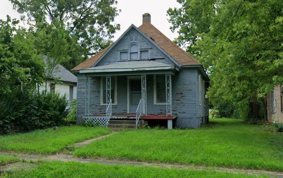 960 W Green St Decatur, IL 62522, Macon County