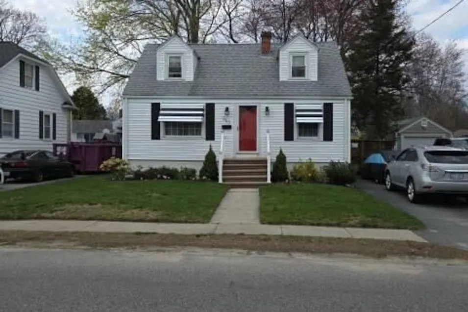 263 Aqueduct Rd Cranston, RI 02910, Providence County