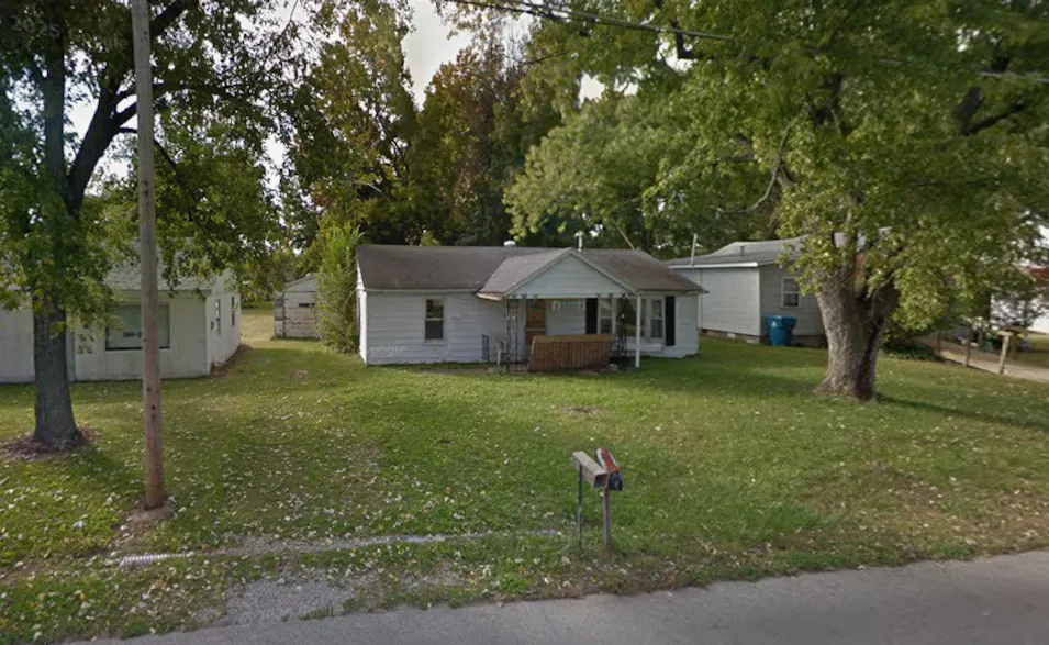 713 Burrell St Carmi, IL 62821, White County