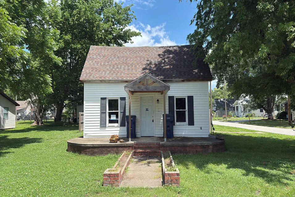 725s Madison St Siloam Springs, AR 72761, Benton County