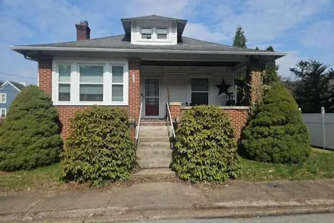 63 Center Ave, Wheeling, WV 26003, Ohio County