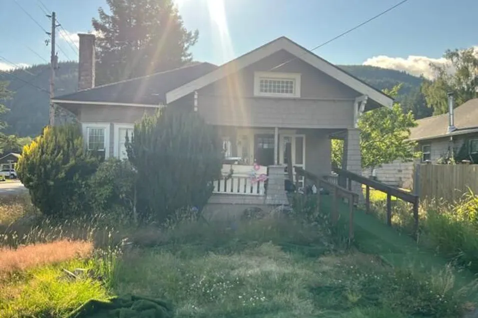 1104 Gaylord St Raymond, WA 98577, Pacific County