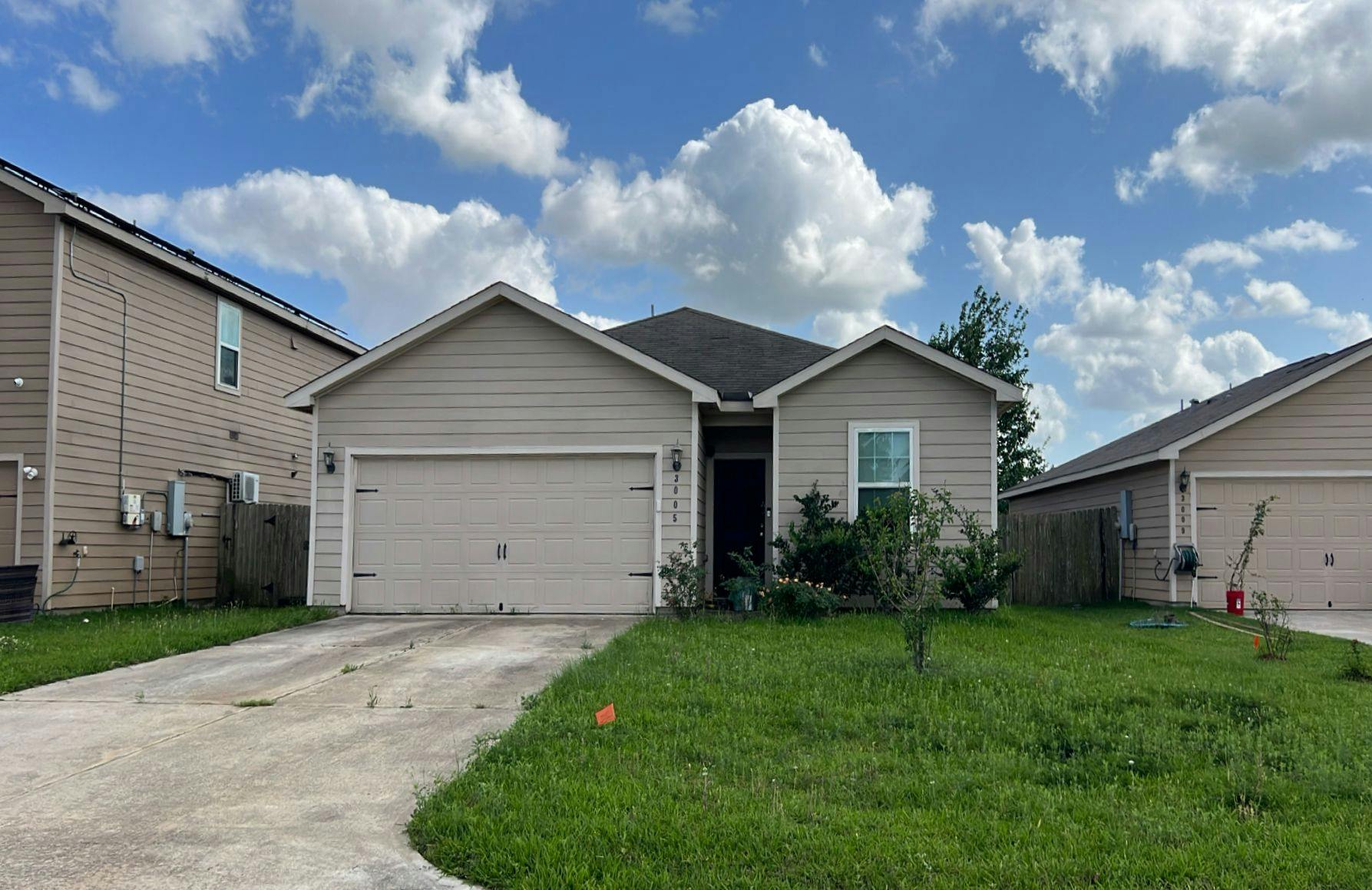 3005 OAK Ln  