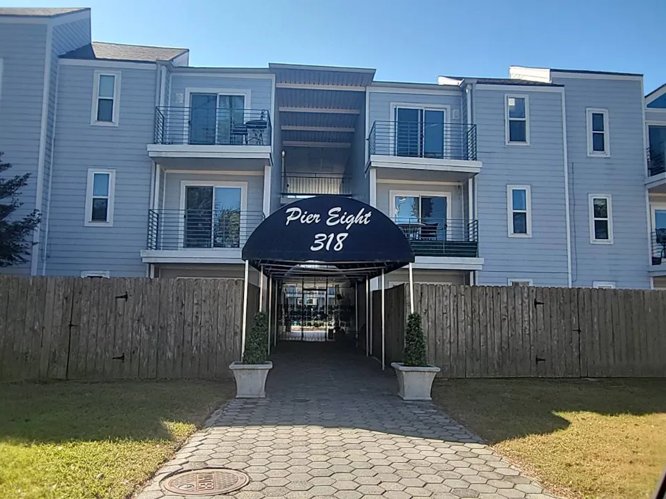 318 Lake Marina Ave Apt 116 New Orleans, LA 70124, Orleans County