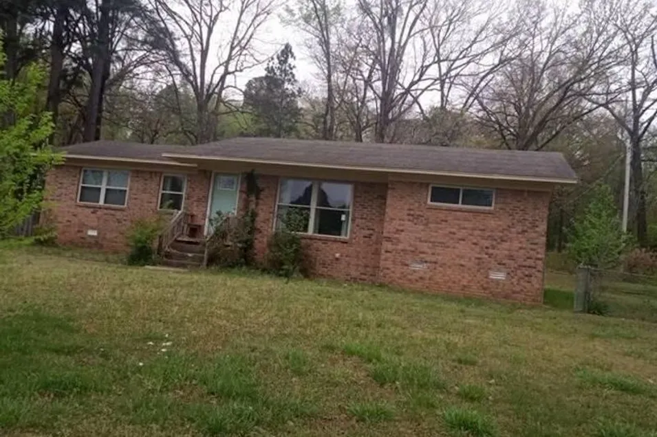 2318 West Lakeview Benton, AR 72015, Saline County