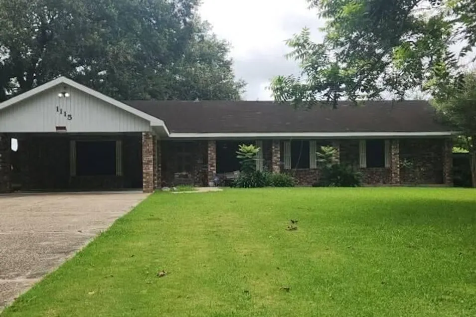 1115 Iberia St New Iberia, LA 70560, Iberia County