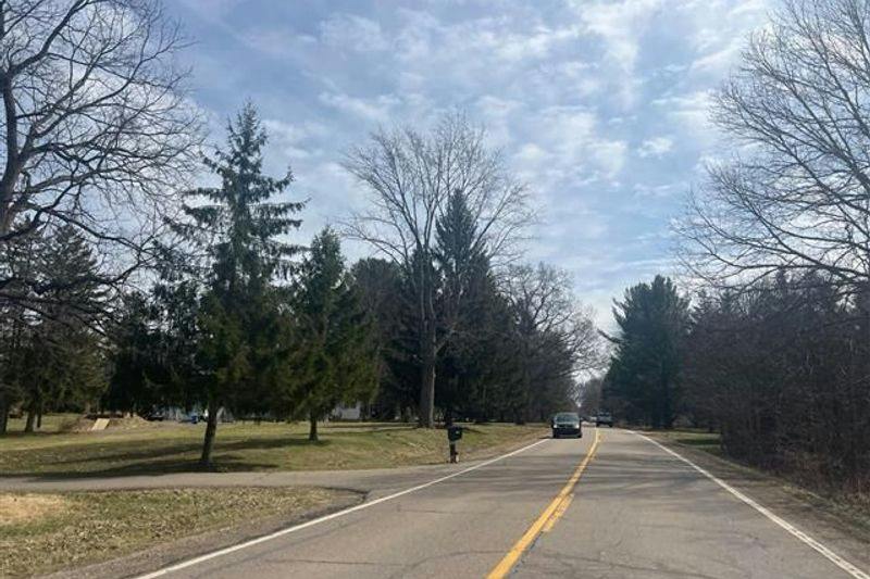 Coon Lake Rd, Howell, MI 48843
