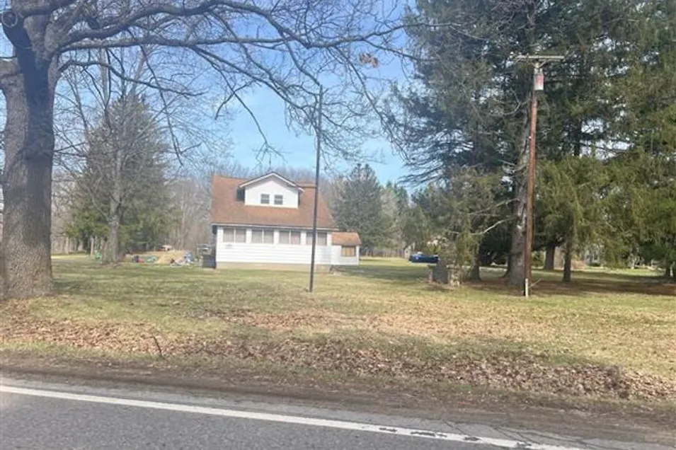 2855 E Coon Lake Rd Howell, MI 48843, Livingston County