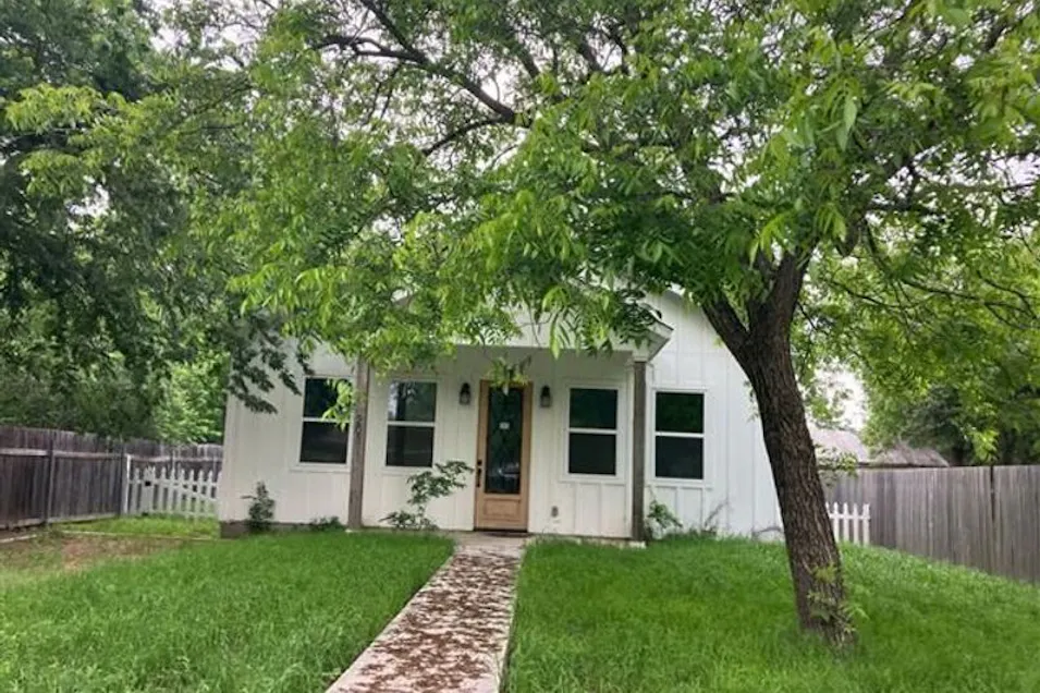 203 Vernon St A Thrall, TX 76578, Williamson County