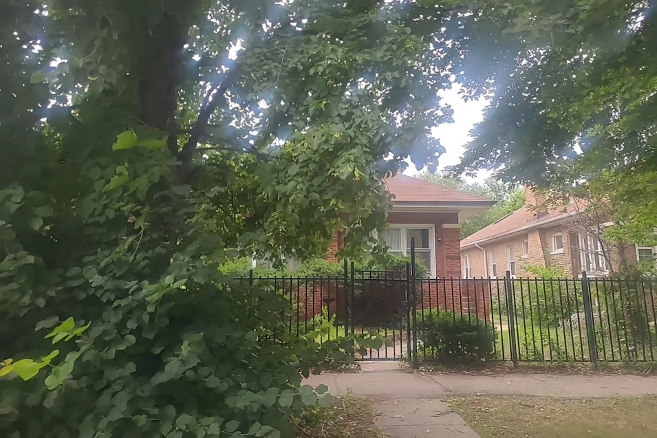7515 S East End Ave Chicago, IL 60649, Cook County