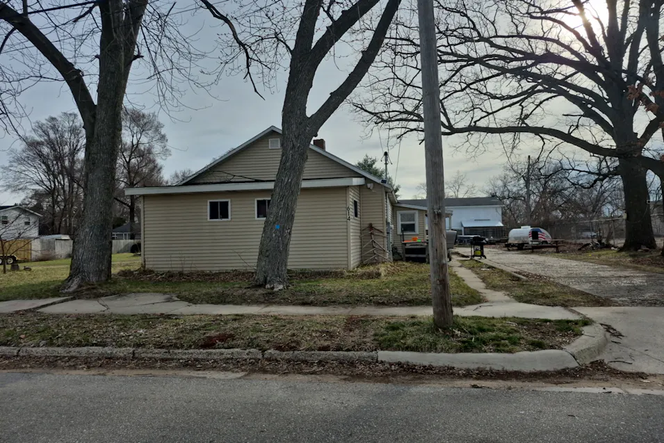 614 N Irving St Greenville, MI 48838-1116, Montcalm County