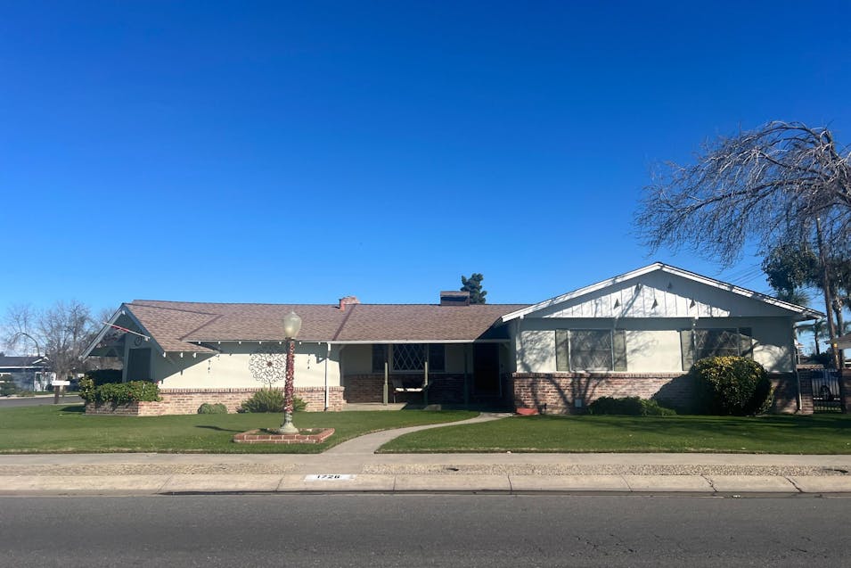 1726 North Oaks Street Tulare, CA 93274, Tulare County