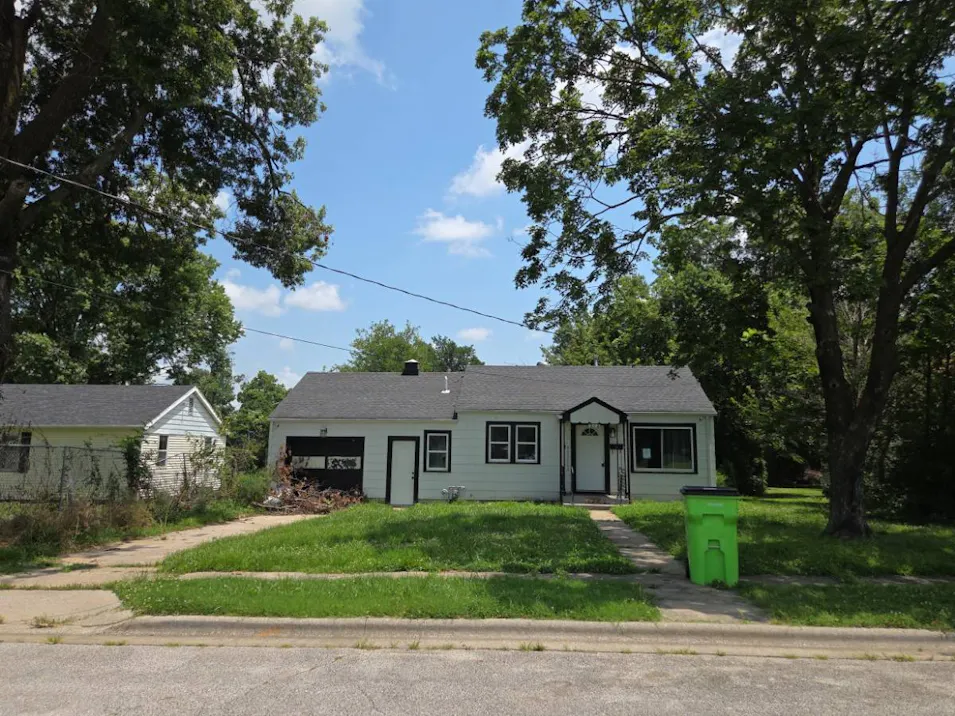312 North Tucker Street Nevada, MO 64772, Vernon County
