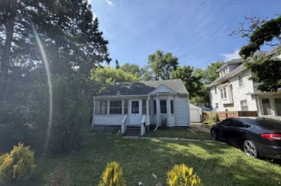 715 W Holmes Rd Lansing, MI 48910, Ingham County