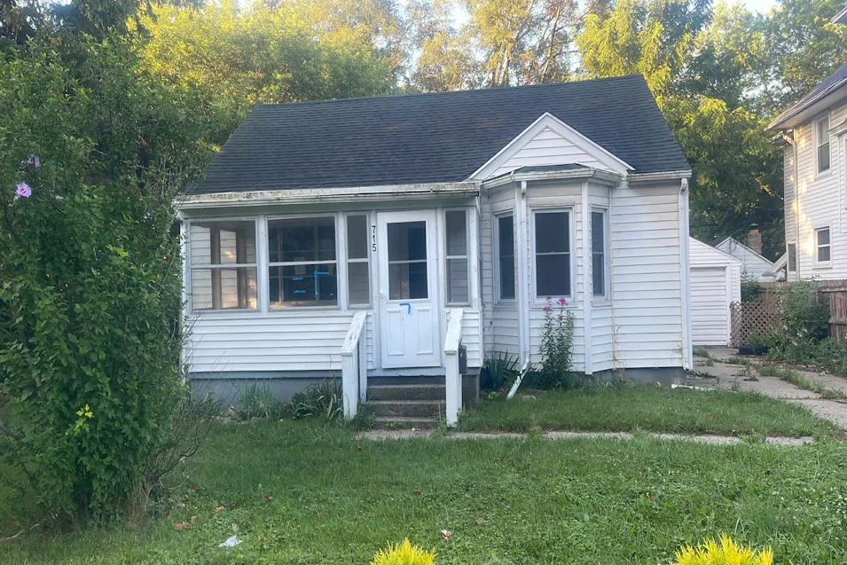 715 W Holmes Road, Lansing, Michigan 48910 Lansing, MI 48910, Ingham County