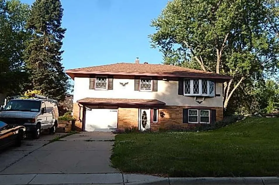 6675 3rd St N Oakdale, MN 55128, Washington County