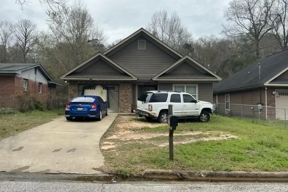 2202 13th Ave Phenix City, AL 36867, Russell County