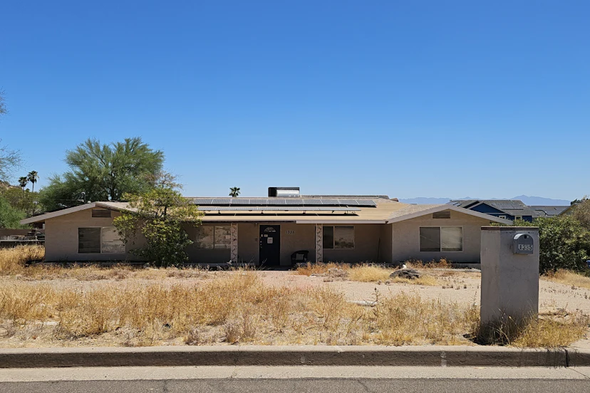 1335 W Shangri La Rd