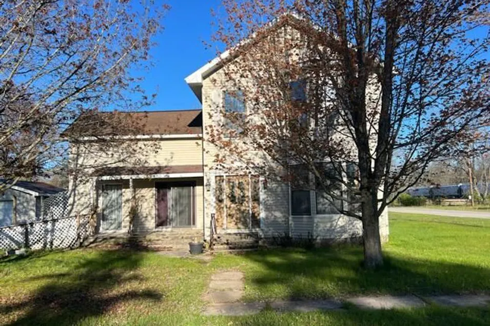 895 Lynn St Baldwin, MI 49304-8498, Lake County