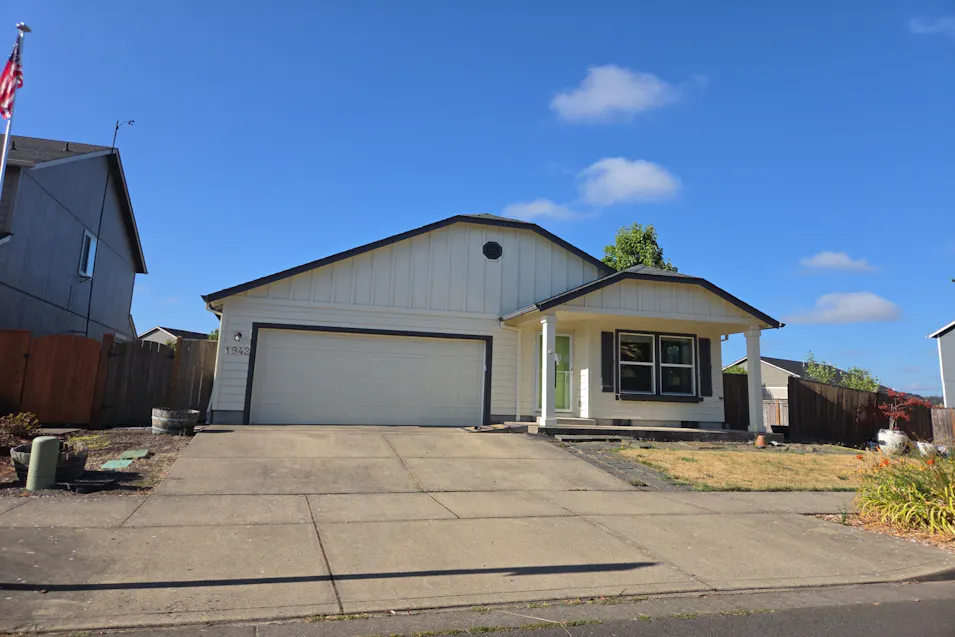 1942 Adelman Loop Eugene, OR 97402, Lane County