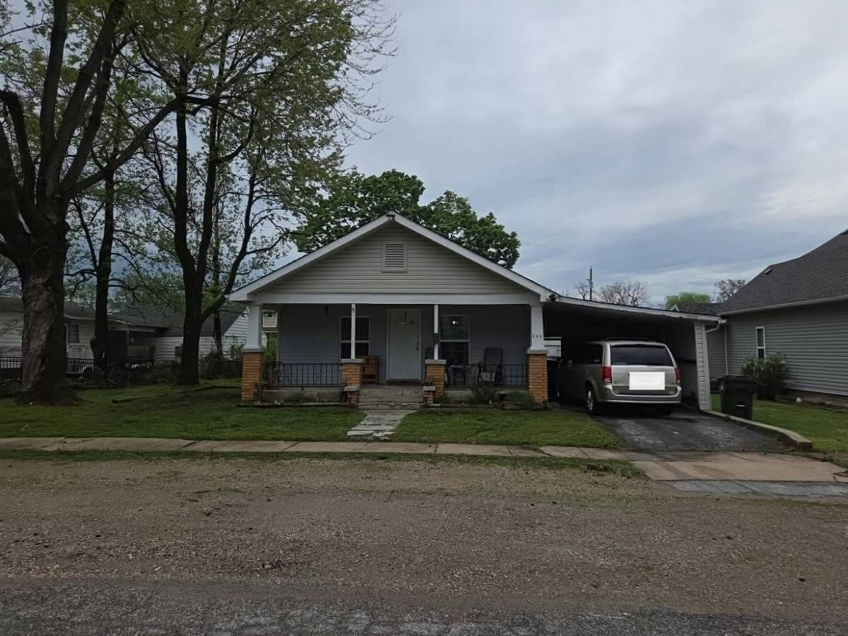 Rock St, Aurora, MO 65605