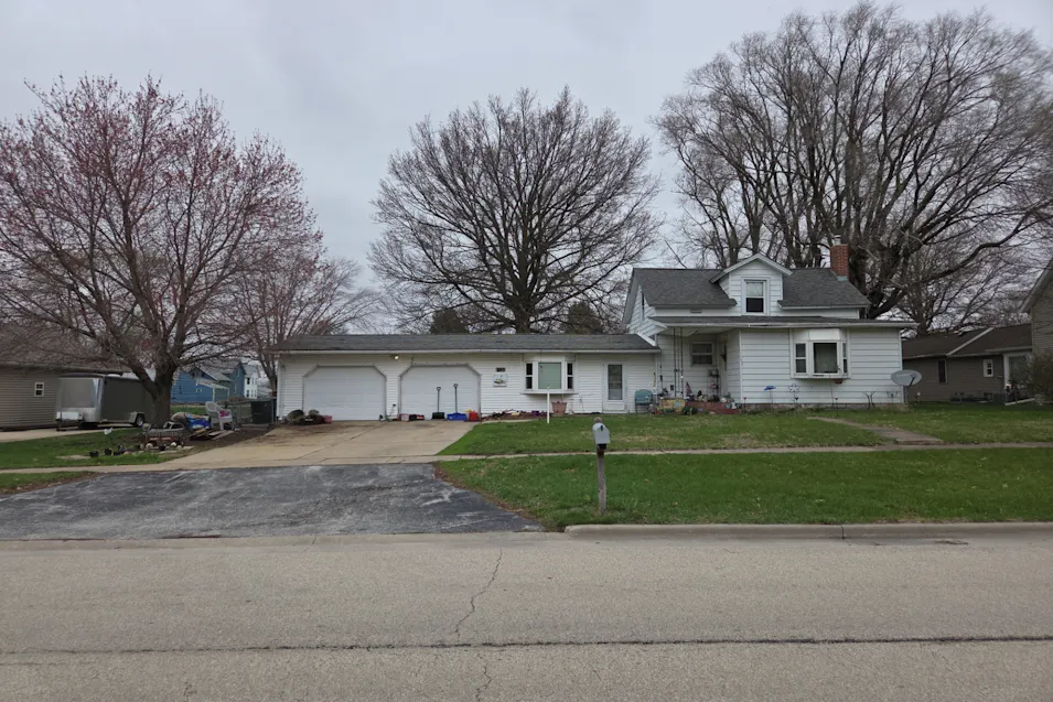 805 11th Ave Orion, IL 61273, Henry County