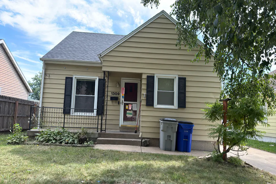 1309 11th St NW Cedar Rapids, IA 52405, Linn County