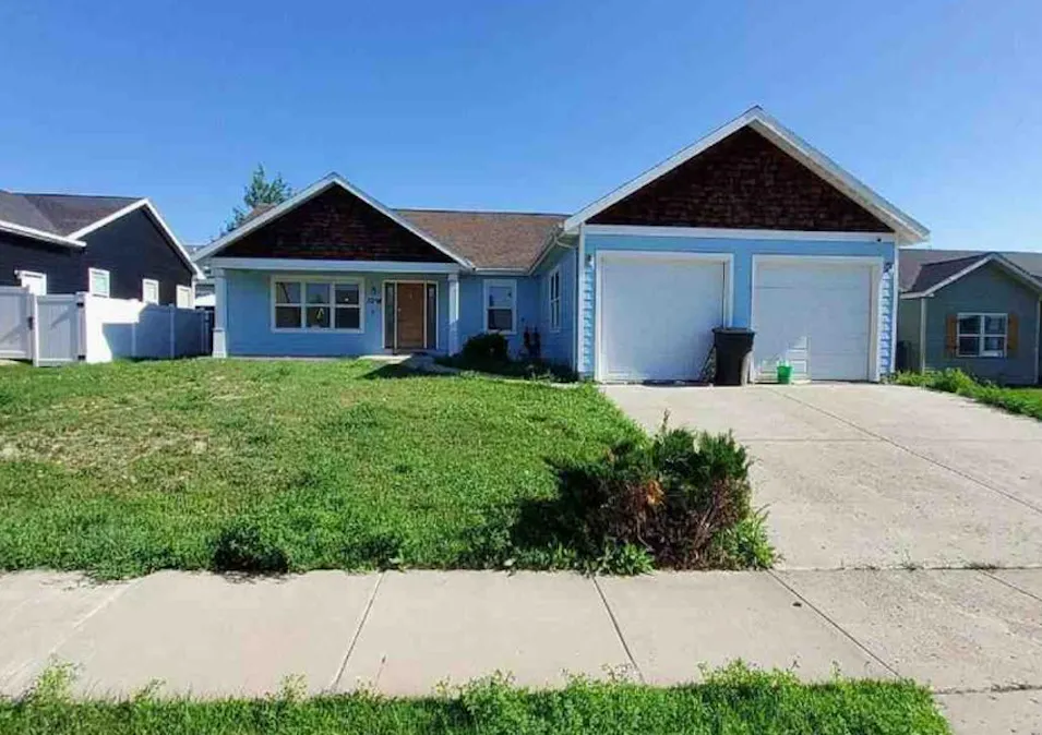 3226 32nd St W Williston, ND 58801, Williams County
