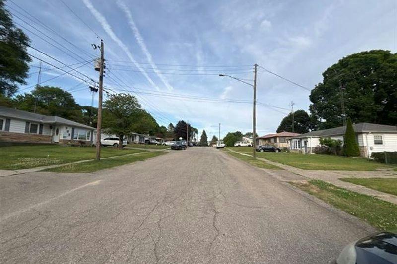 Paras Hill Dr, Hartford, MI 49057