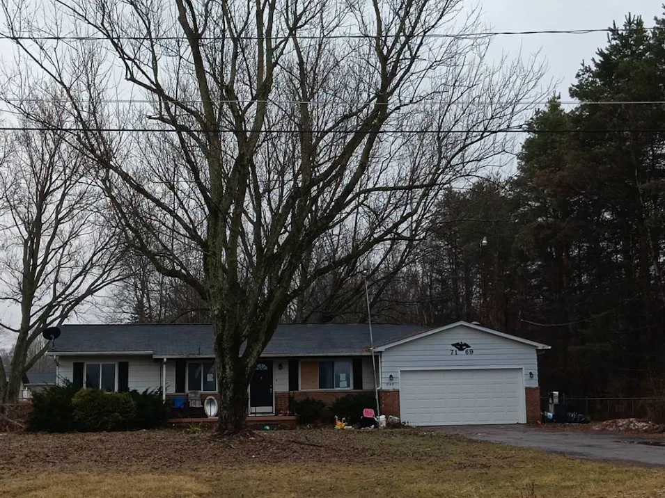 7169 W Mount Morris Rd Flushing, MI 48433-8831, Genesee County