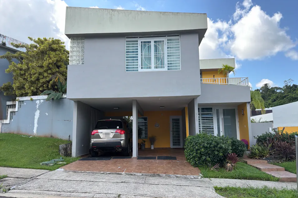 515 Bromelia Valle Escondido Carolina, PR 00985, Carolina County
