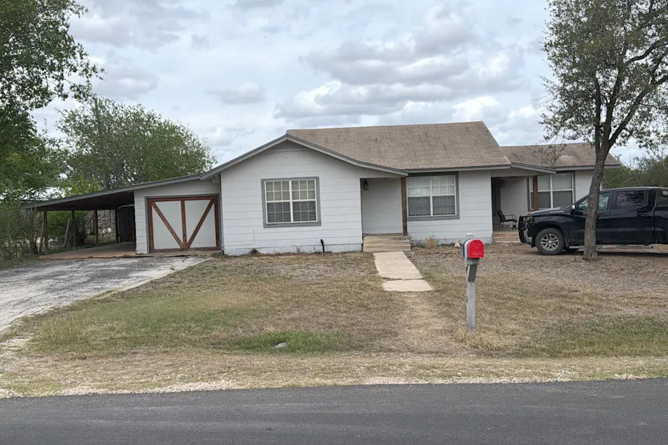 914 Zig Zag Ave Devine, TX 78016, Medina County
