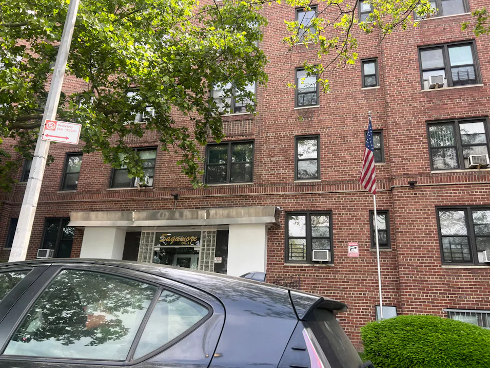 84 -31 Van Wyck Expy 5b Briarwood, NY 11435, Queens County