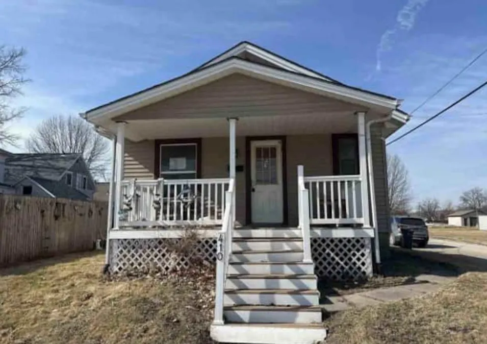 410 11th St NW Cedar Rapids, IA 52405, Linn County