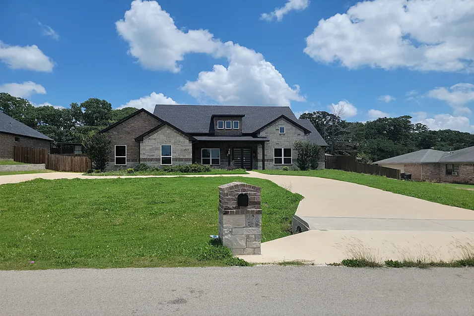 740 Arledge St Azle, TX 76020, Parker County